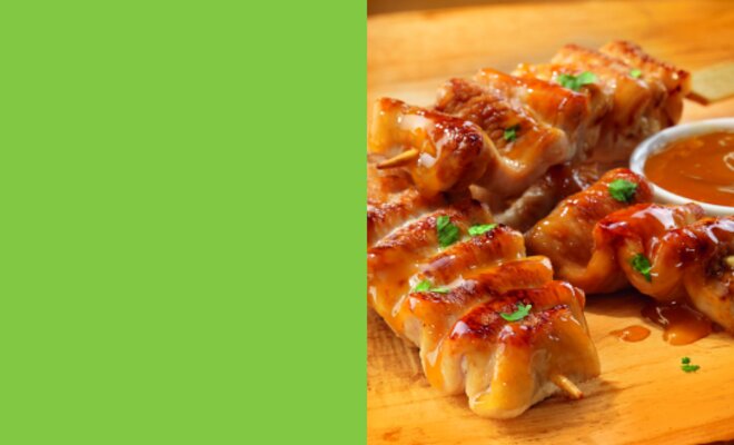 Garnelenspieße als Hintergrundbild für die Süßsauer Sauce