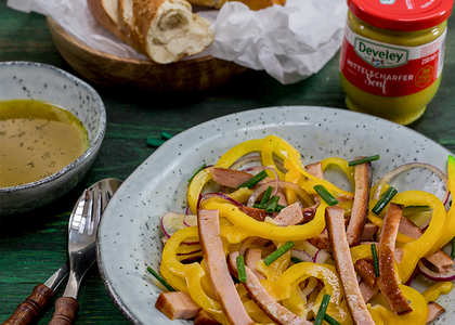 Rezept, Gericht von Develey: Leberkas Salat mit mittelscharfem Senf